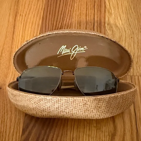 Maui Jim Aviator Sunglasses Unisex with Brown Case Maui Jim | Accessories | Maui Jim Gold Aviator Sunglasses  main image 3